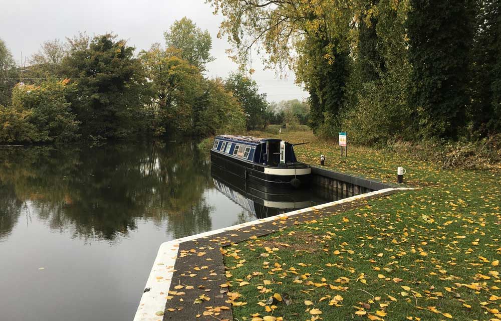 narrowboat off grid uk autumn